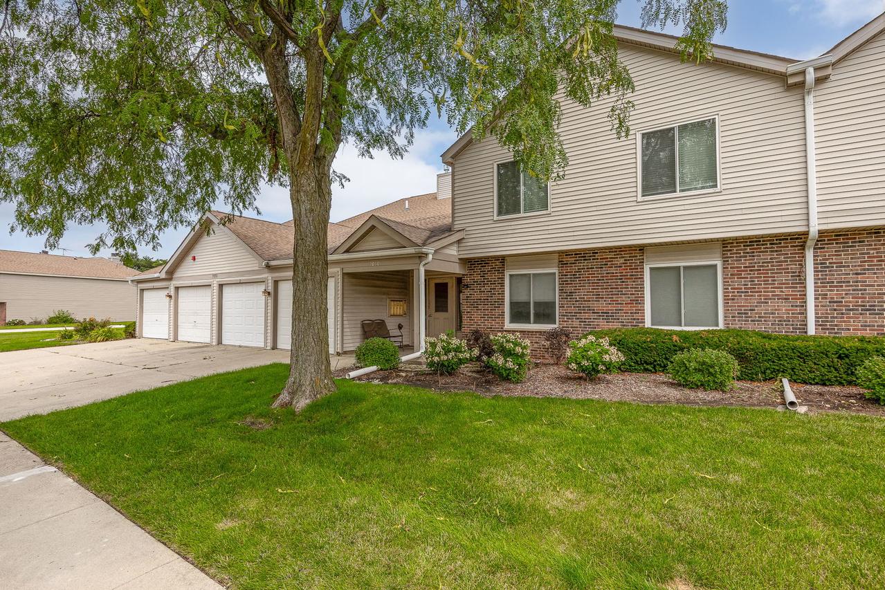 7050 Newport Dr. #101, Woodridge, IL 60517