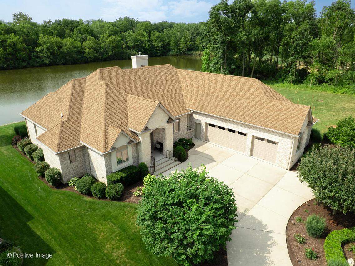 335 Edgewater Dr., Morris, IL 60450