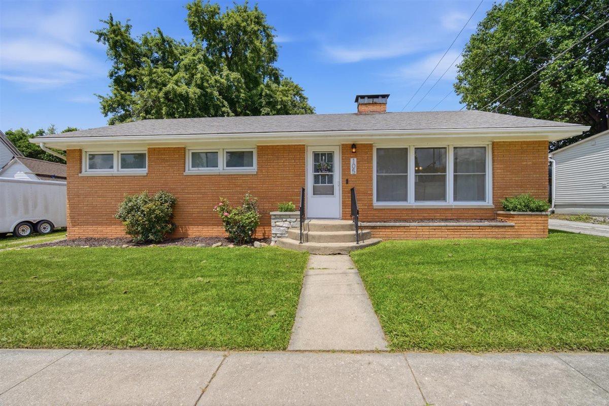 105 W Main St., Heyworth, IL 61745