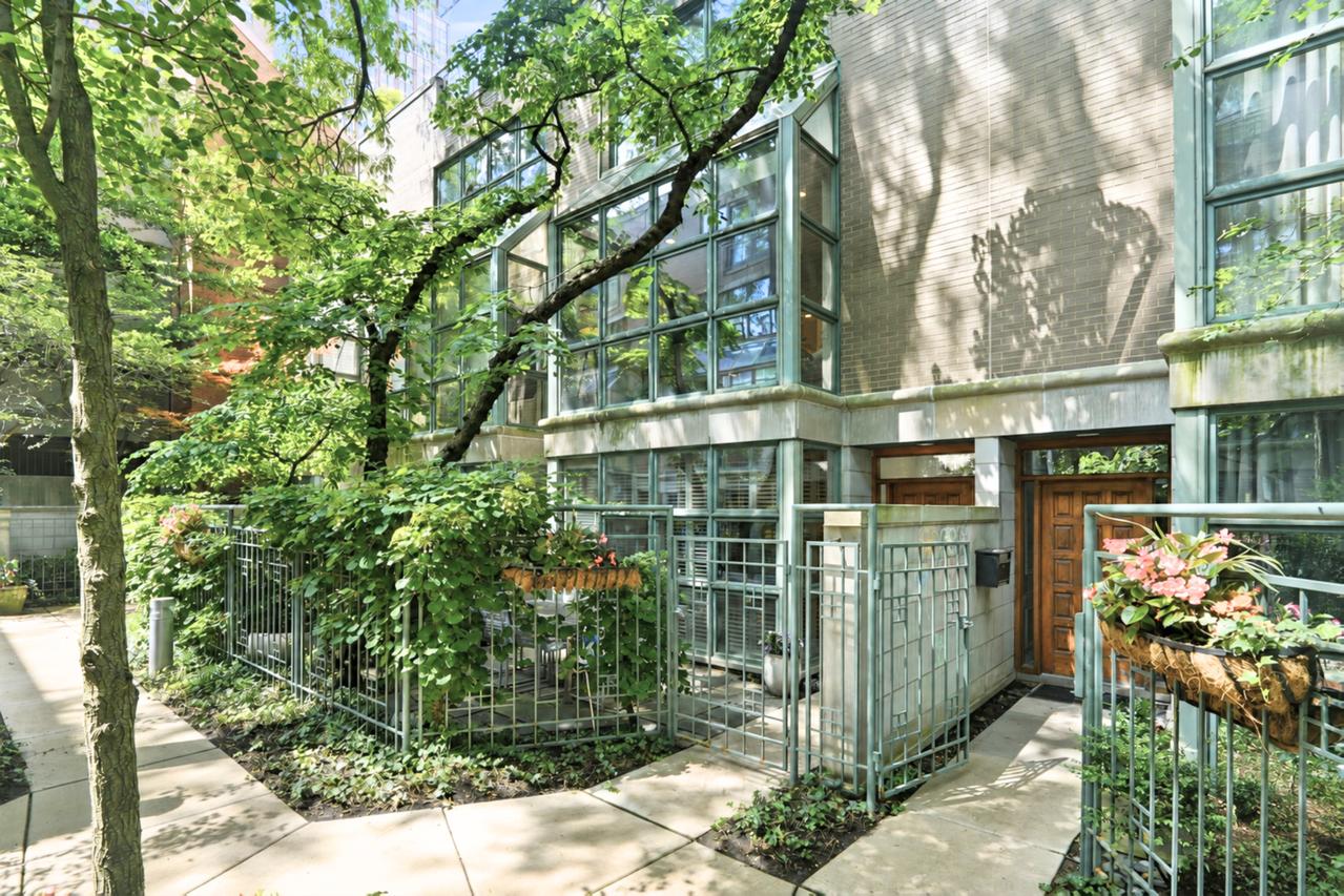 107 W Delaware Pl. #F, Chicago, IL 60610