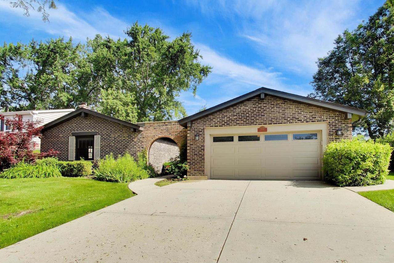 4044 Chester Dr., Glenview, IL 60026