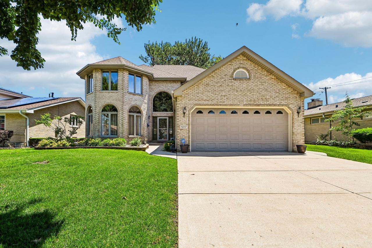 9237 Kedvale Ave., Oak Lawn, IL 60453