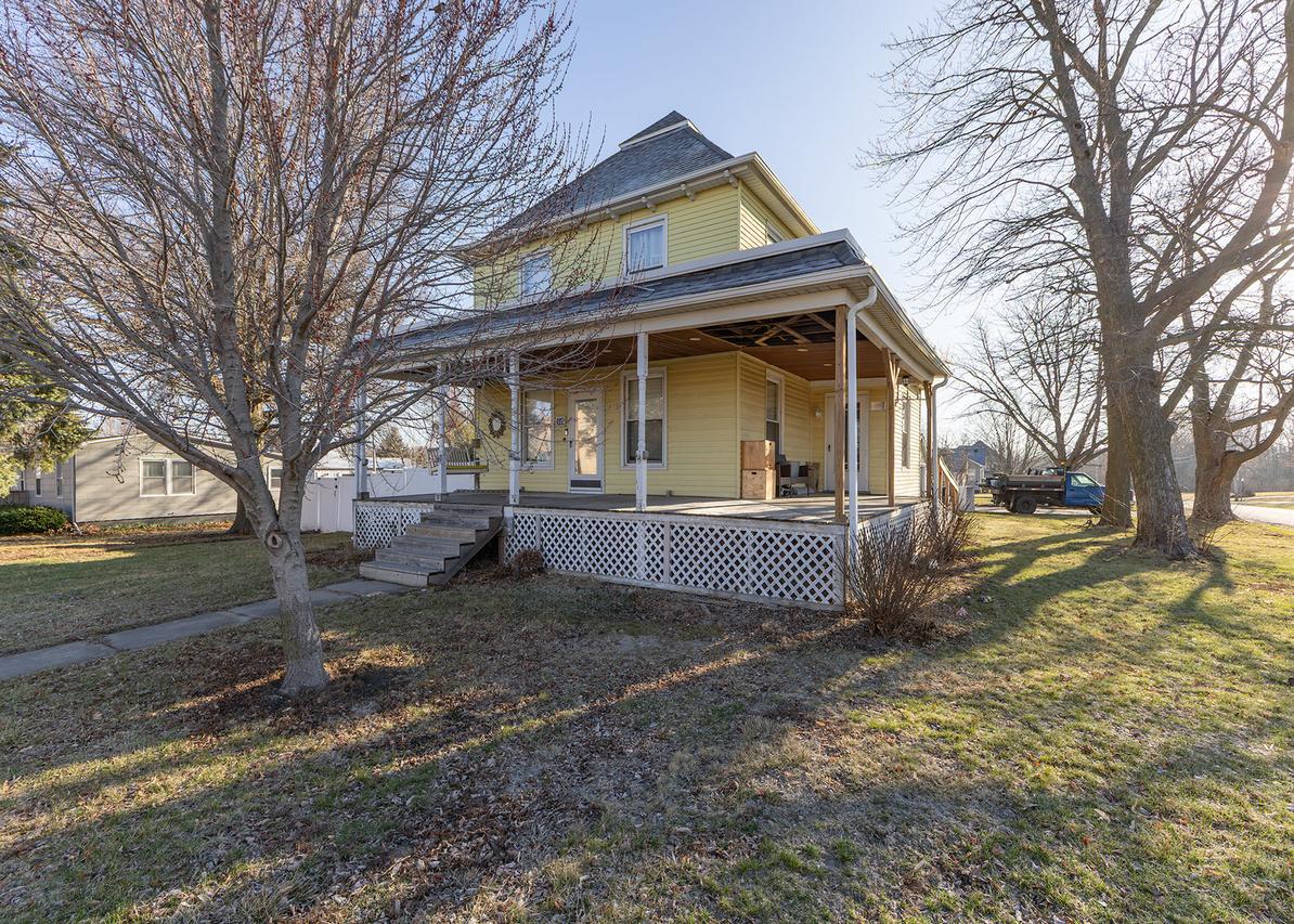 112 S State St., Atkinson, IL 61235