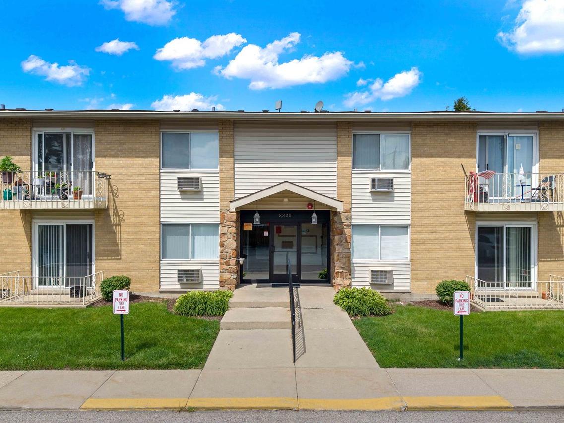 8820 N Western Ave. #1H, Des Plaines, IL 60016