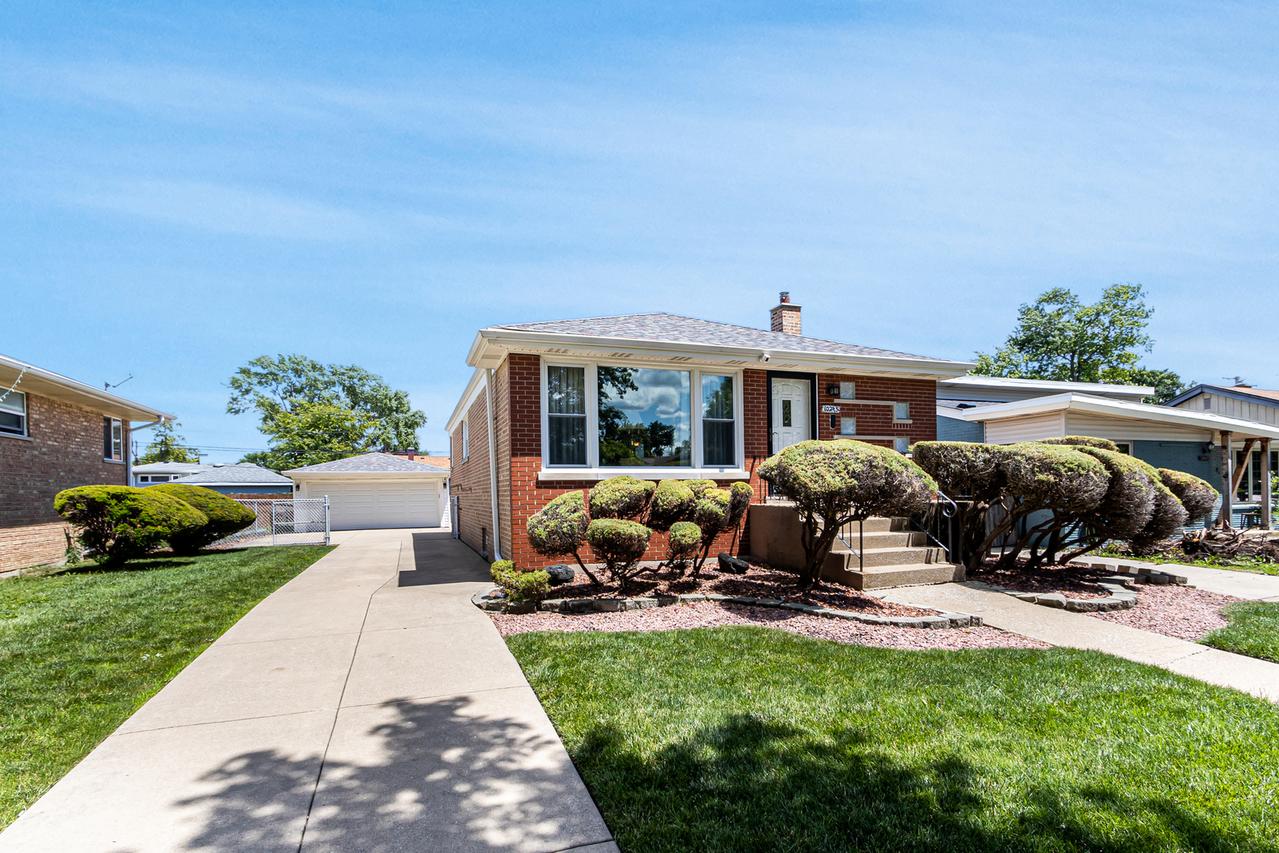 10245 S 52nd Ave., Oak Lawn, IL 60453