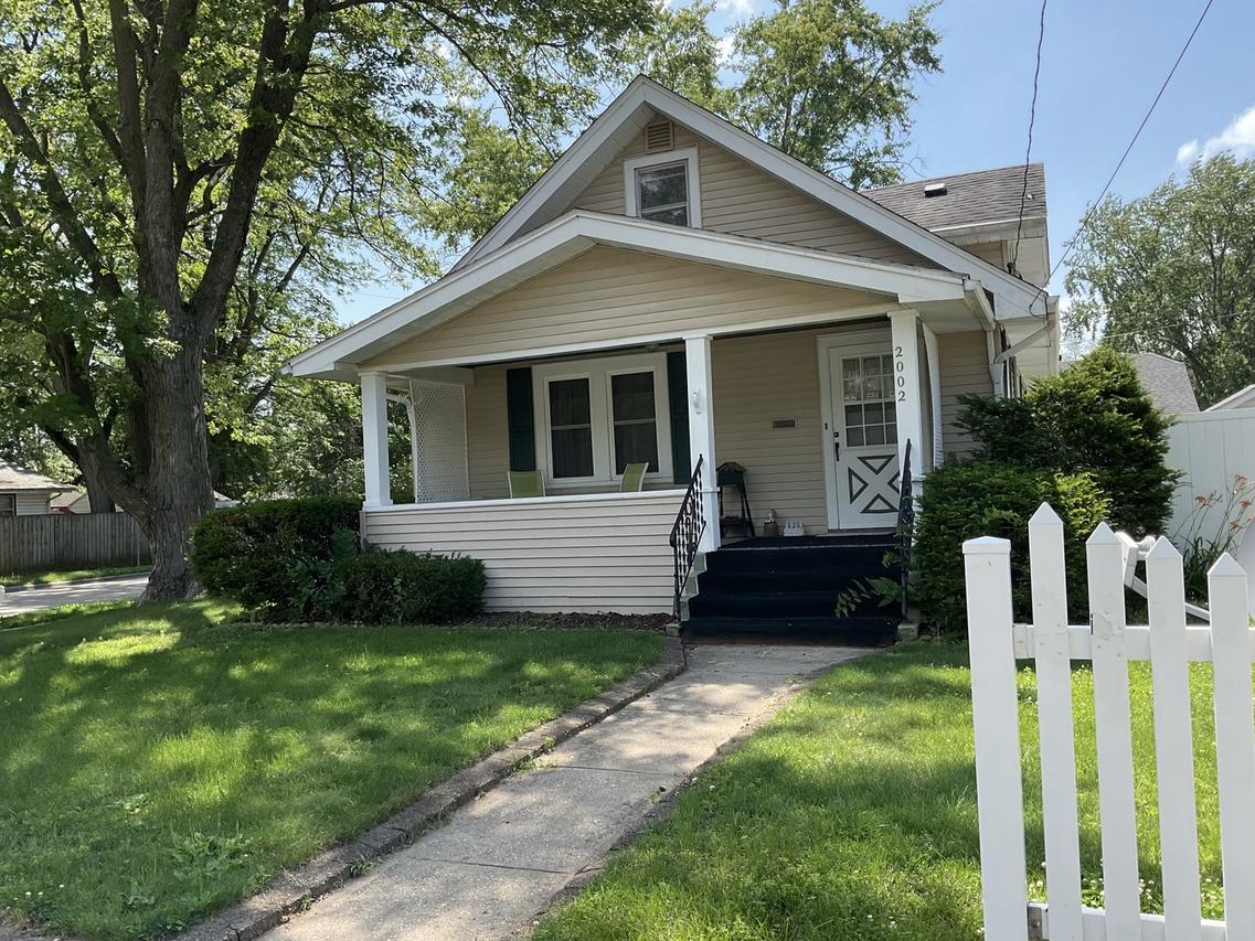 2002 Ridge Ave., Rockford, IL 61103