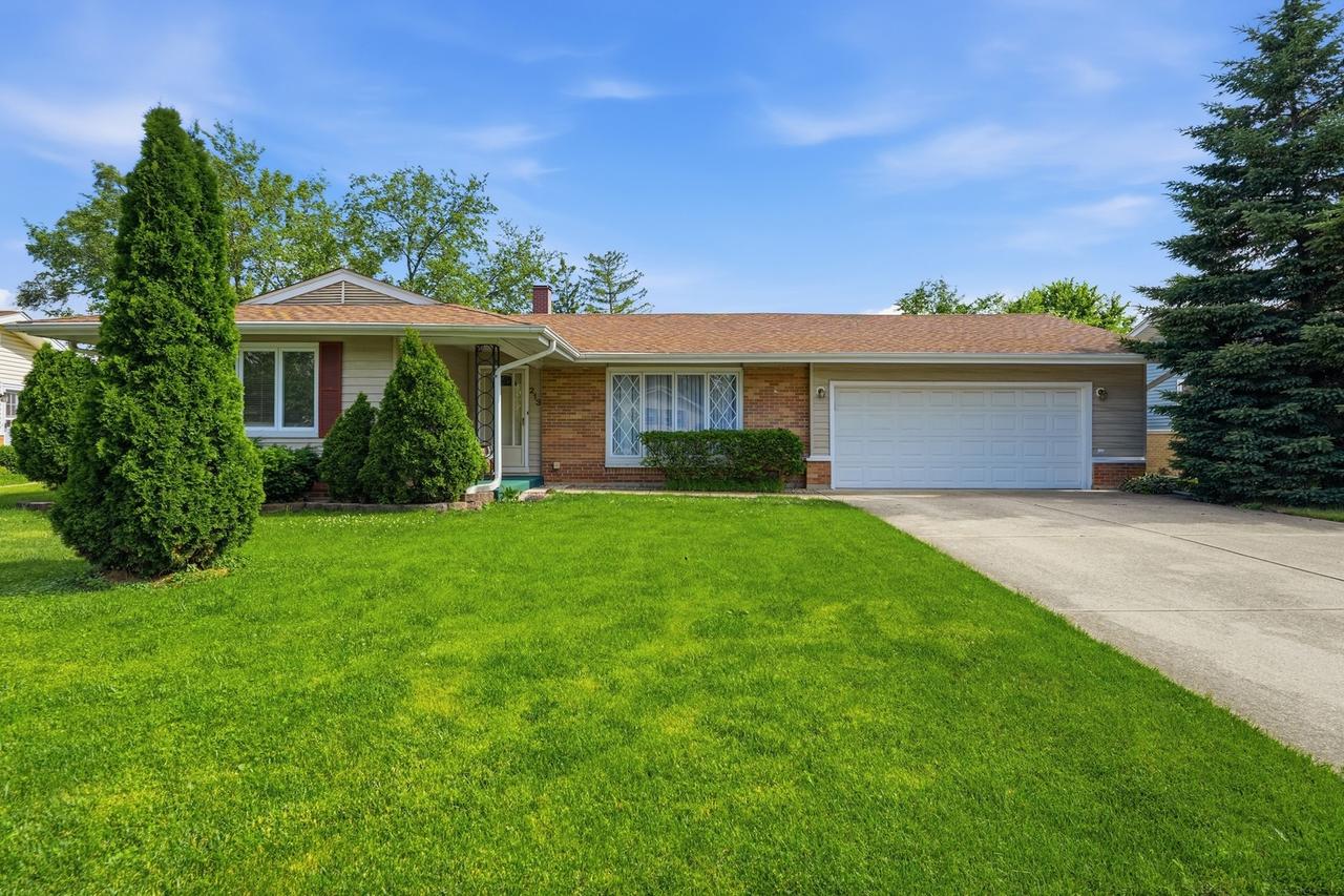 213 Edgeware Rd., Elk Grove Village, IL 60007