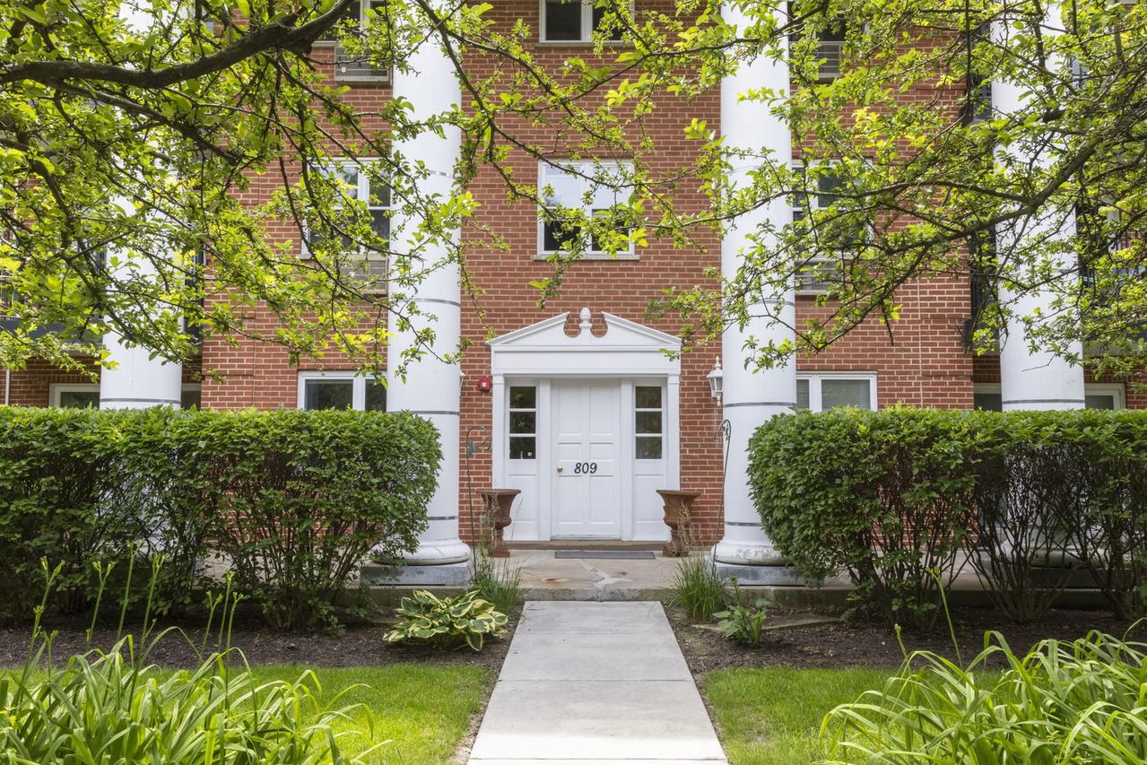 809 E Miner St. #1B, Arlington Heights, IL 60004