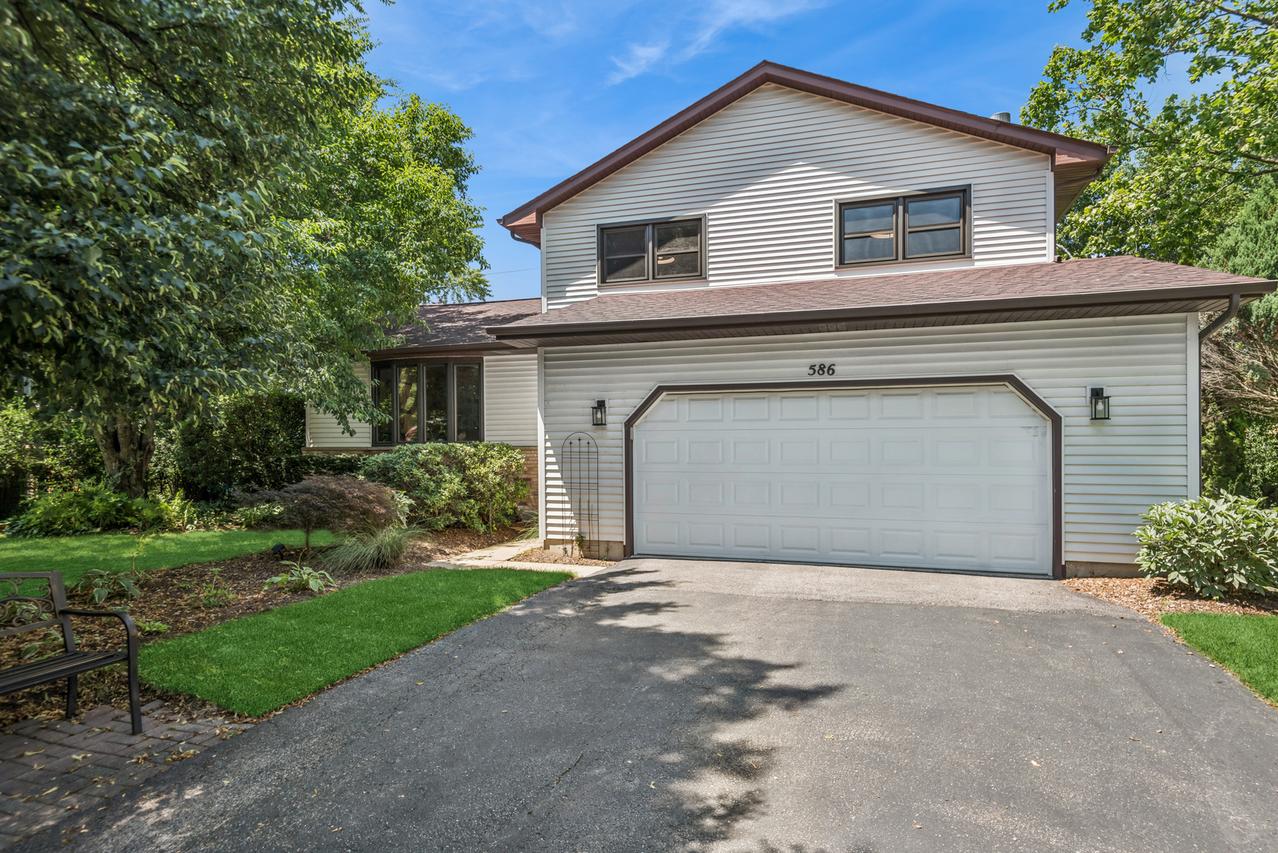 586 N Garfield Blvd., Grayslake, IL 60030
