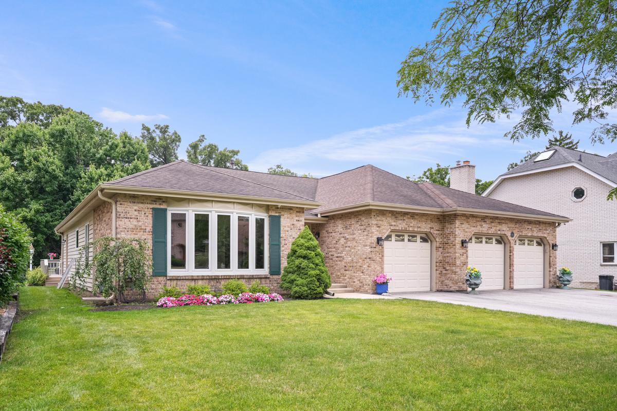 142 Elizabeth Ct., Wood Dale, IL 60191