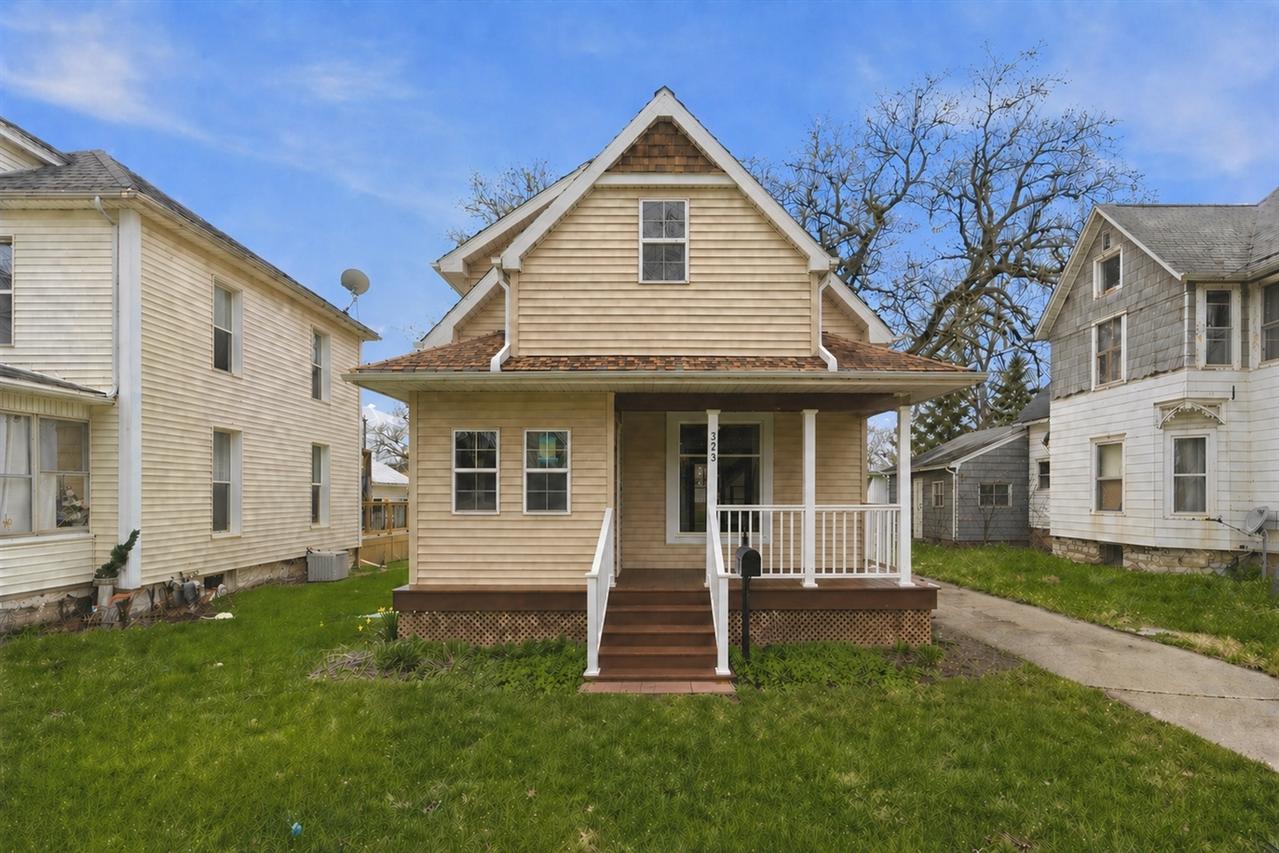 323 Douglas Ave., Dixon, IL 61021