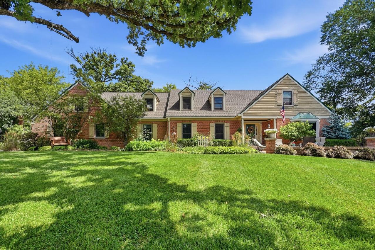 25990 N Oak Hills Rd., Lake Barrington, IL 60010