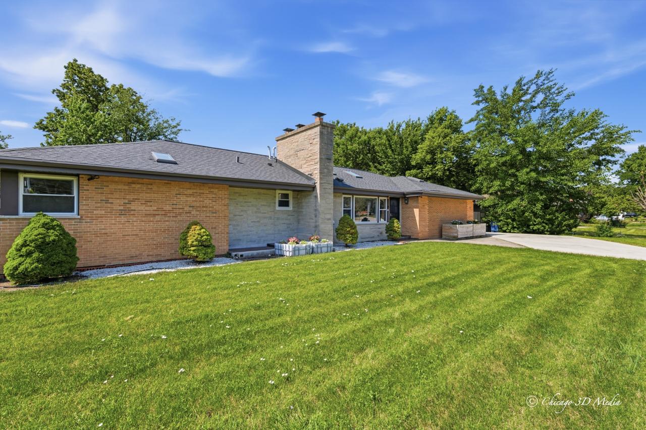 95 E Thacker St., Des Plaines, IL 60016