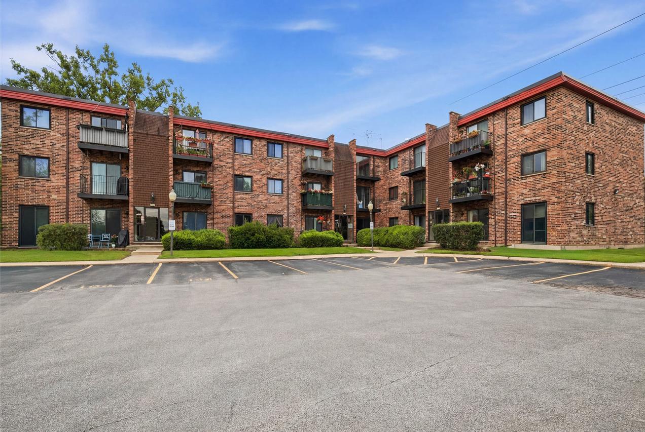 1791 W Algonquin Rd. #3A, Mount Prospect, IL 60056