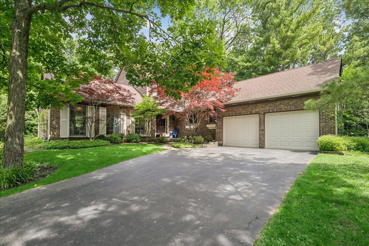 213 Ascot Ct., Lake Bluff, IL 60044