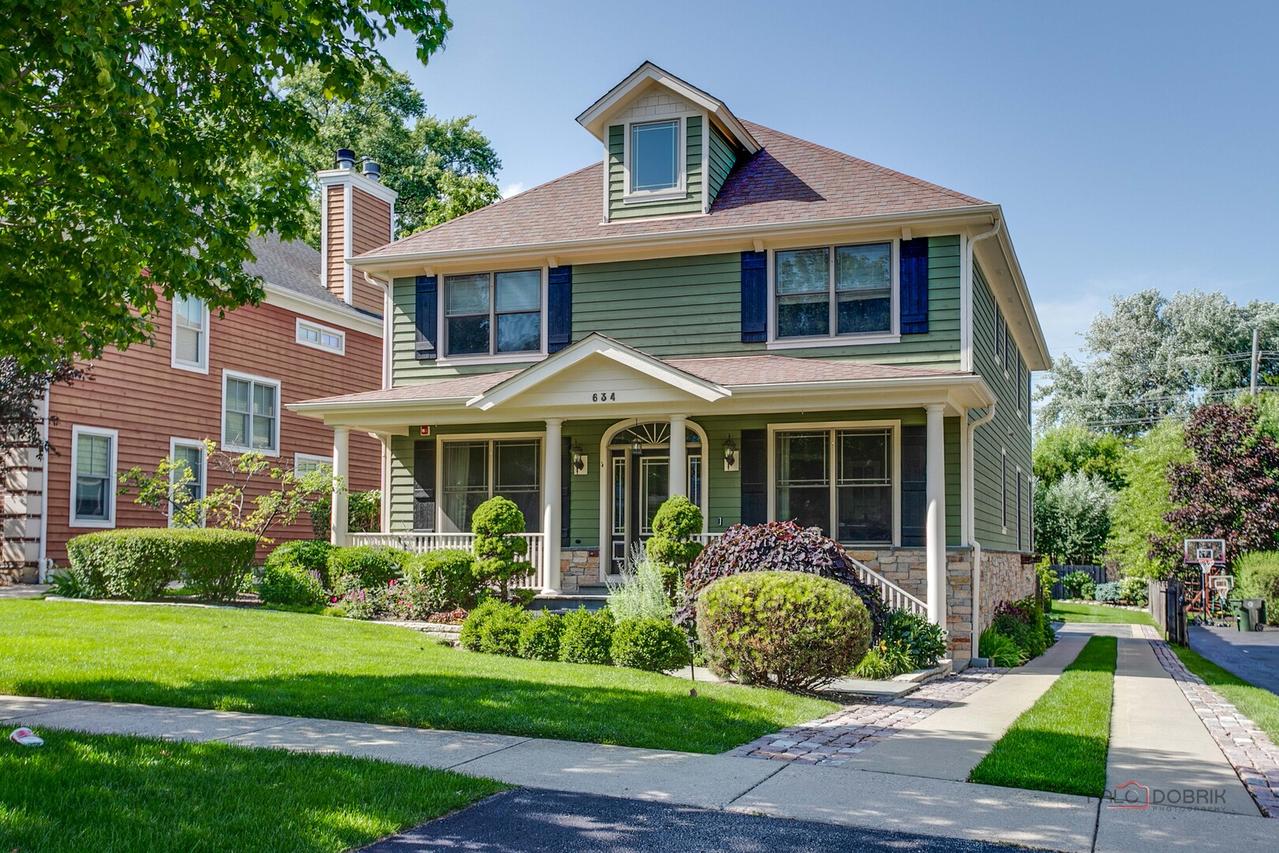 634 E Sunnyside Ave., Libertyville, IL 60048
