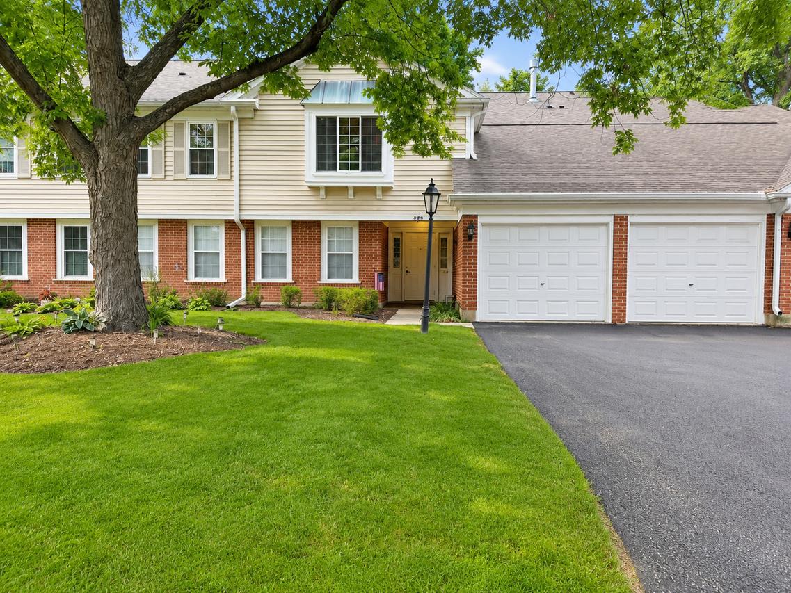 585 Edinburgh Ln. #B, Prospect Heights, IL 60070