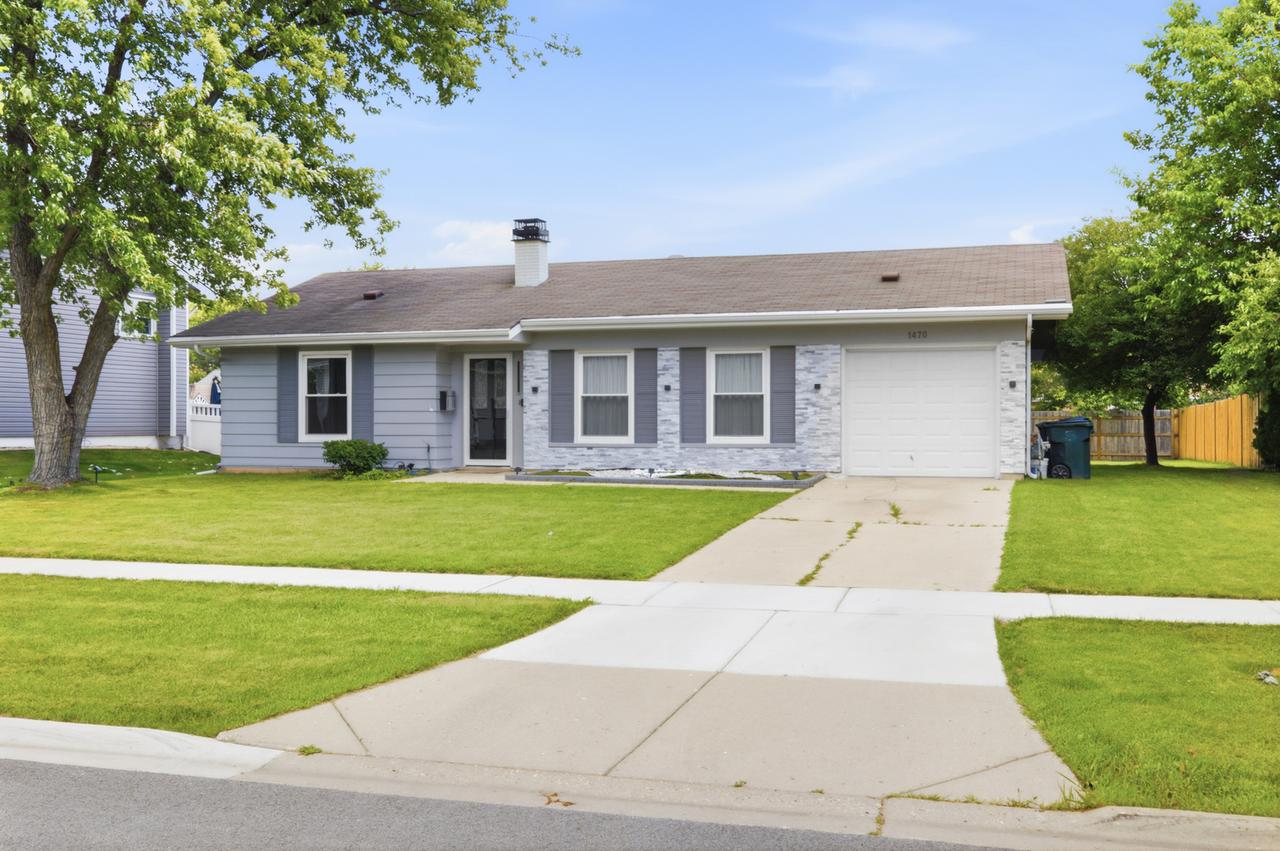 1470 Devonshire Ln., Hoffman Estates, IL 60169