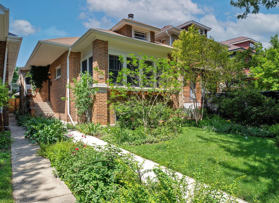 2948 W Wilson Ave., Chicago, IL 60625