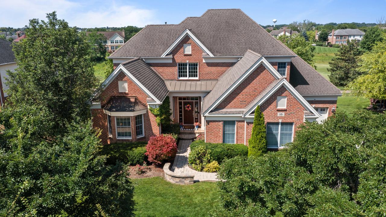 15 Eagle Ridge Dr., Hawthorn Woods, IL 60047