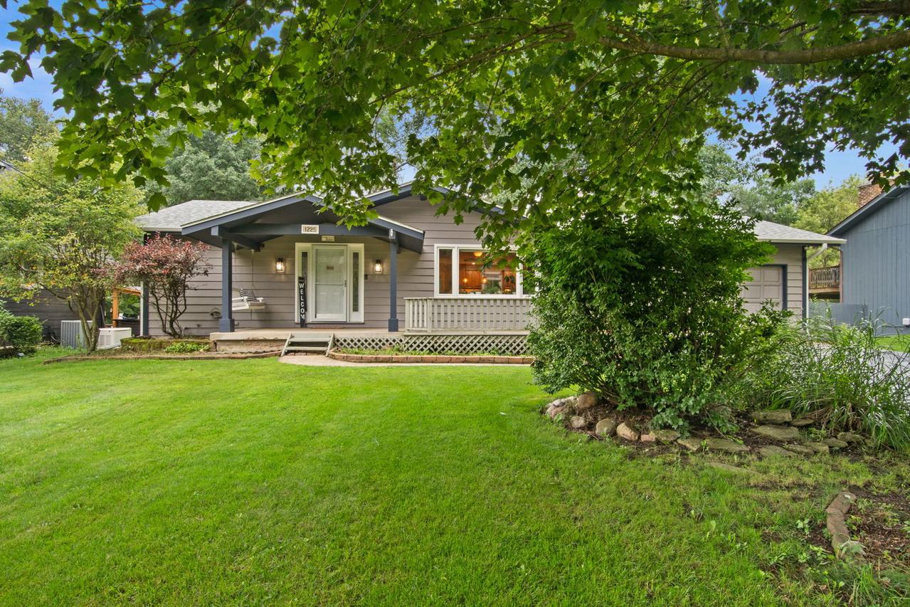 1225 Winaki Tr., Algonquin, IL 60102