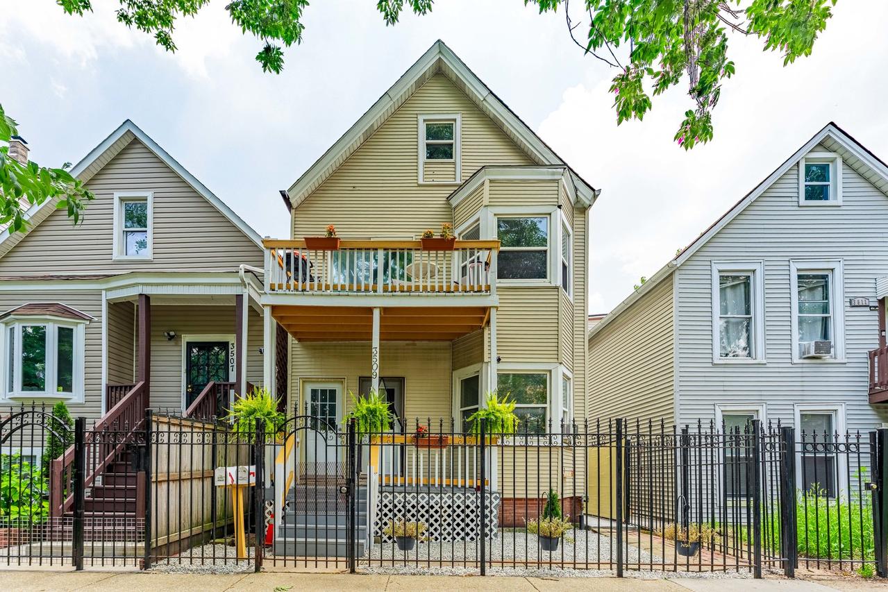 3509 W Dickens Ave., Chicago, IL 60647