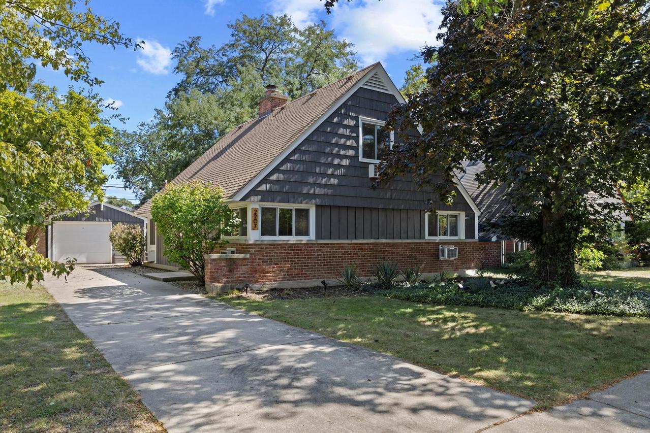 2207 Crawford Ave., Evanston, IL 60201