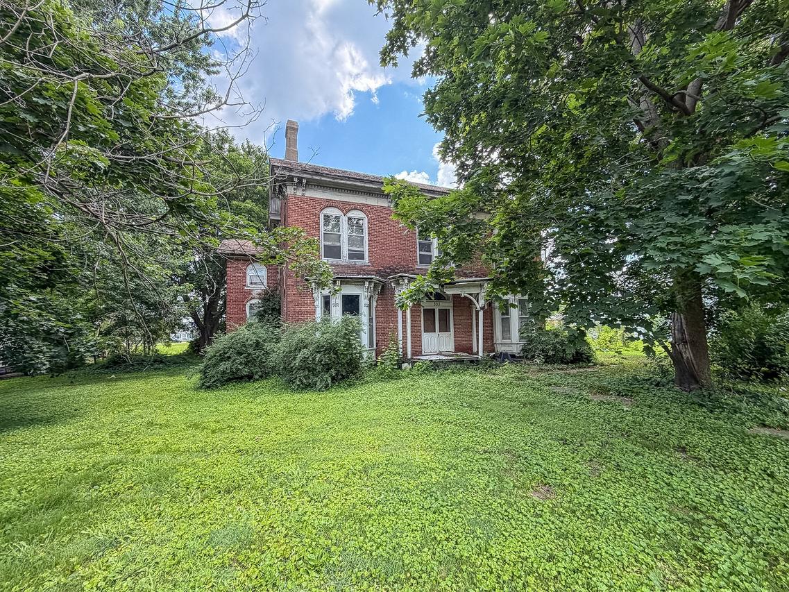 303 N Broadway St., Newman, IL 61942