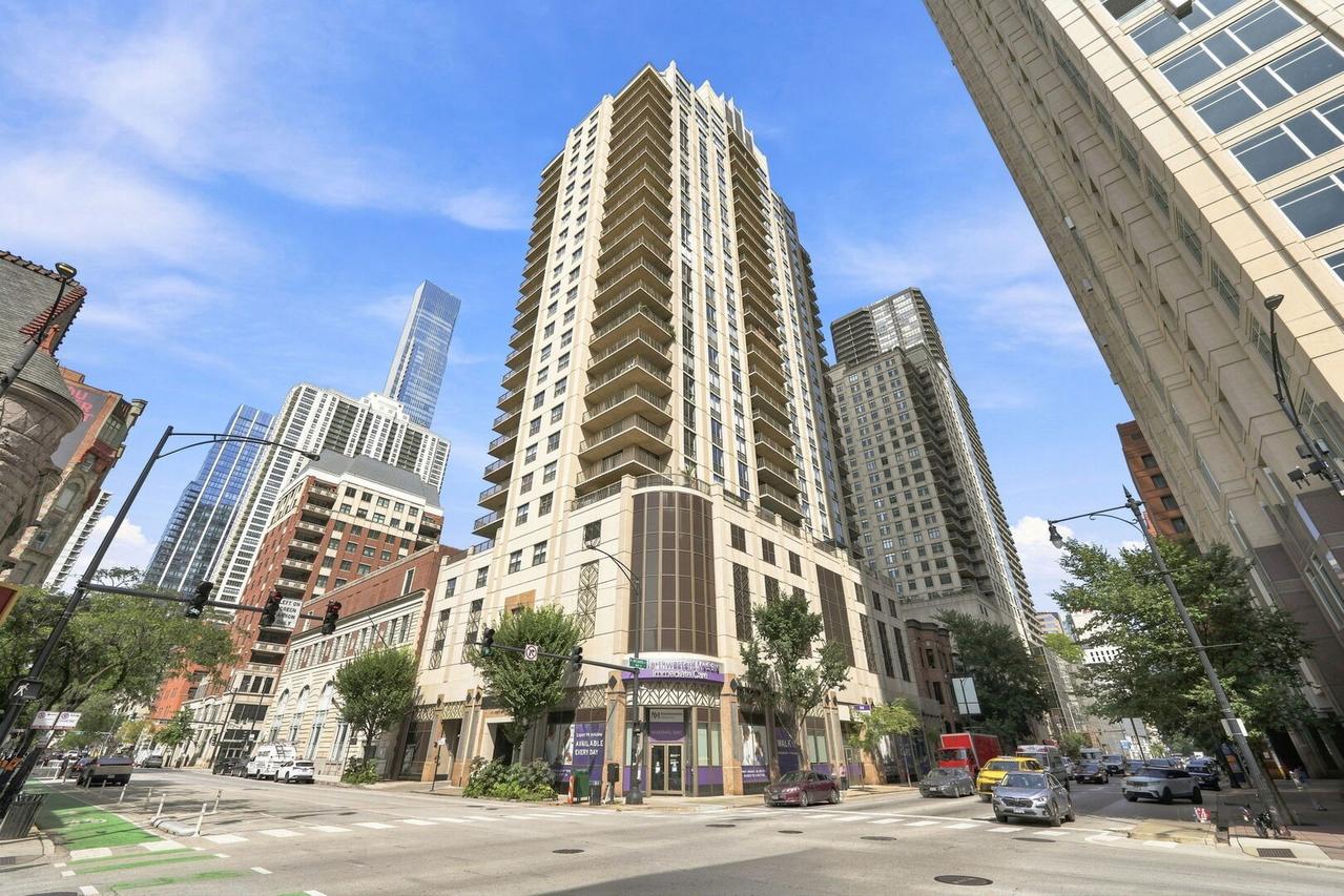 635 N Dearborn St. #902, Chicago, IL 60654