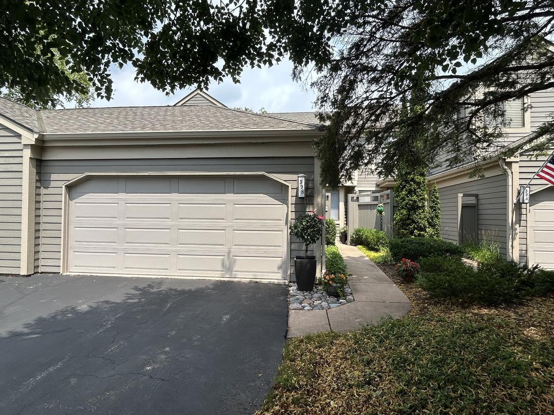 398 White Oak Ln., Lake Barrington, IL 60010