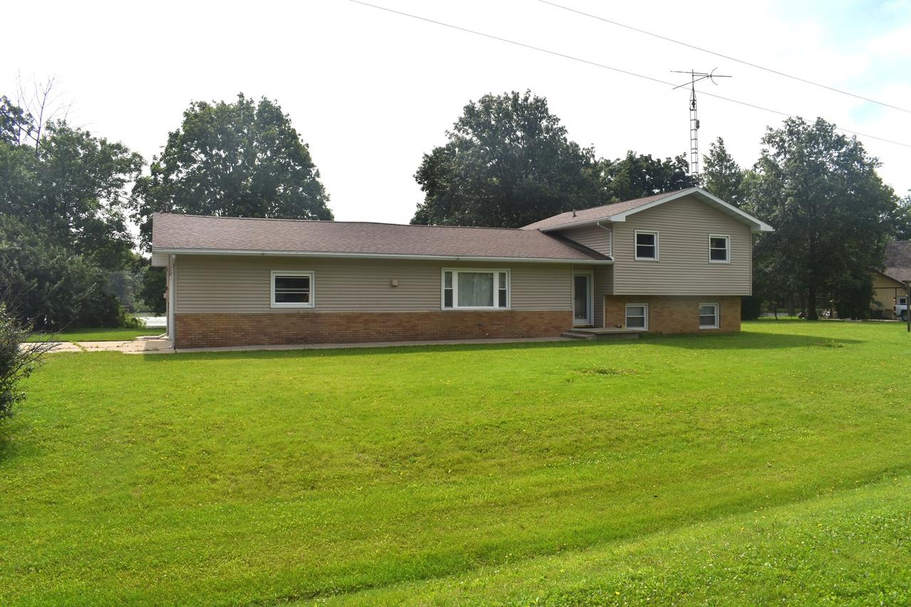 124 Hislop Dr., Cissna Park, IL 60924