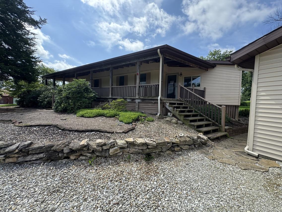 409 N Main St., Payson, IL 62360
