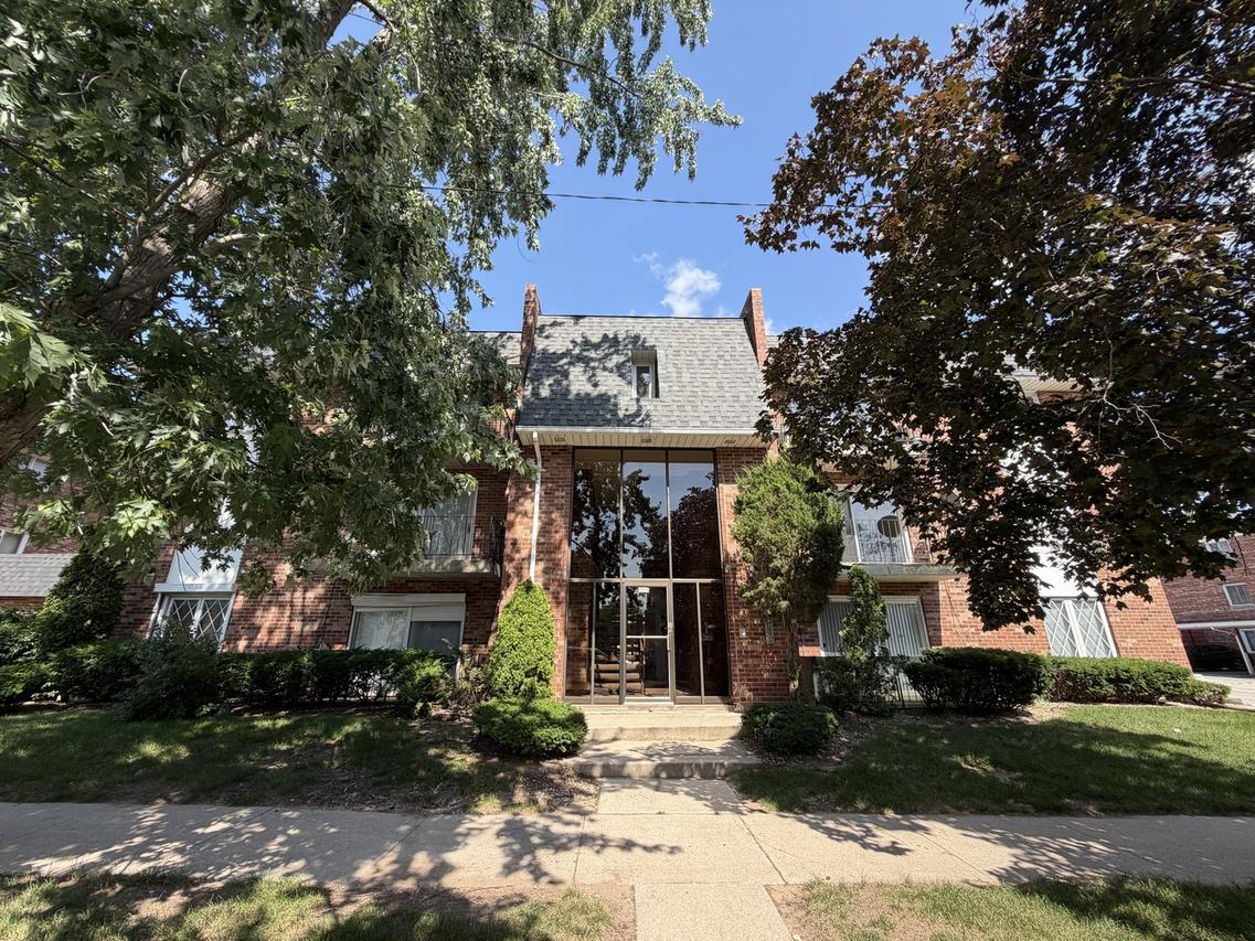 669 Chappel Ave. #1B, Calumet City, IL 60409
