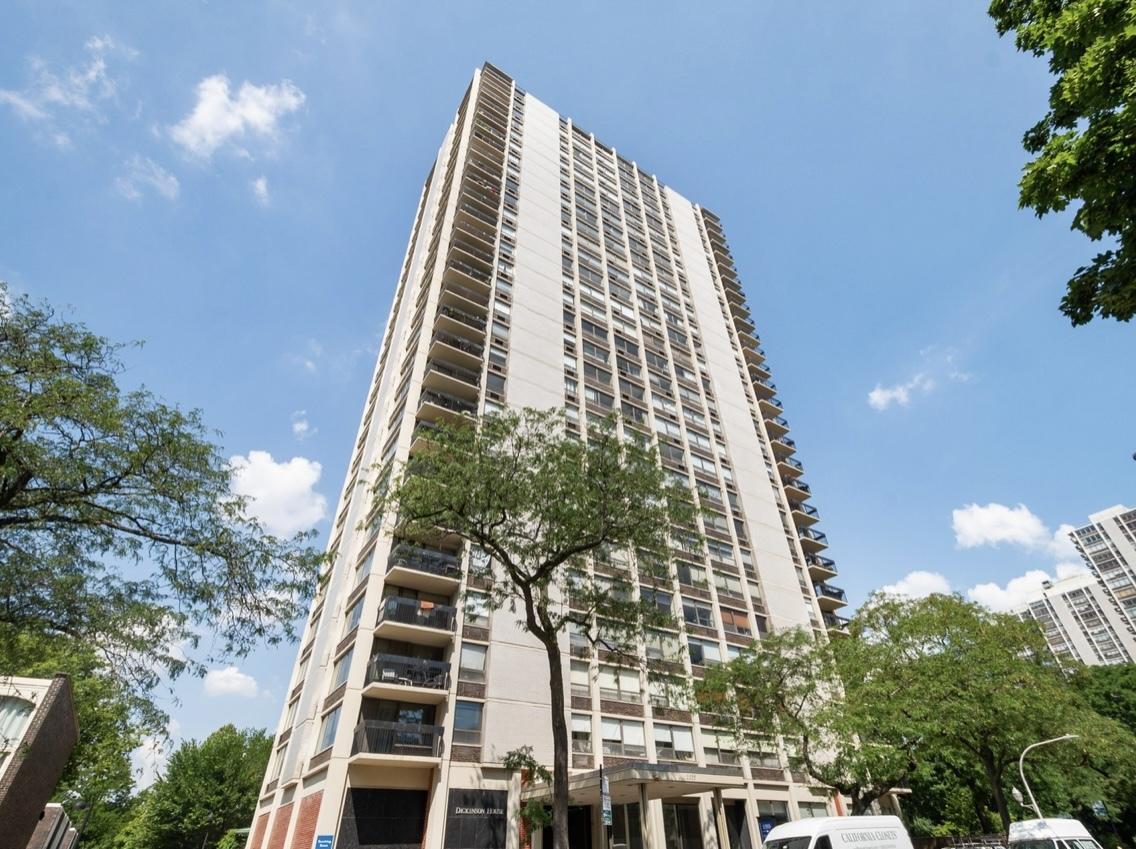 1355 N Sandburg Ter. #2902D, Chicago, IL 60610