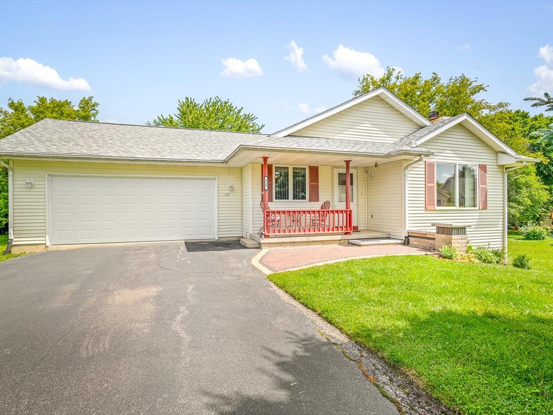 117 Pembroke Rd., Poplar Grove, IL 61065