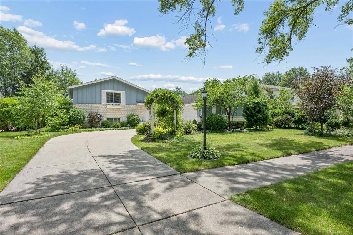 4017 Carousel Dr., Northbrook, IL 60062