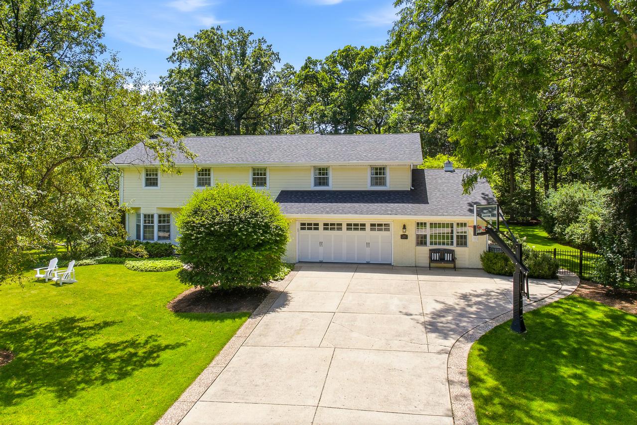 1360 Kenilwood Ln., Riverwoods, IL 60015