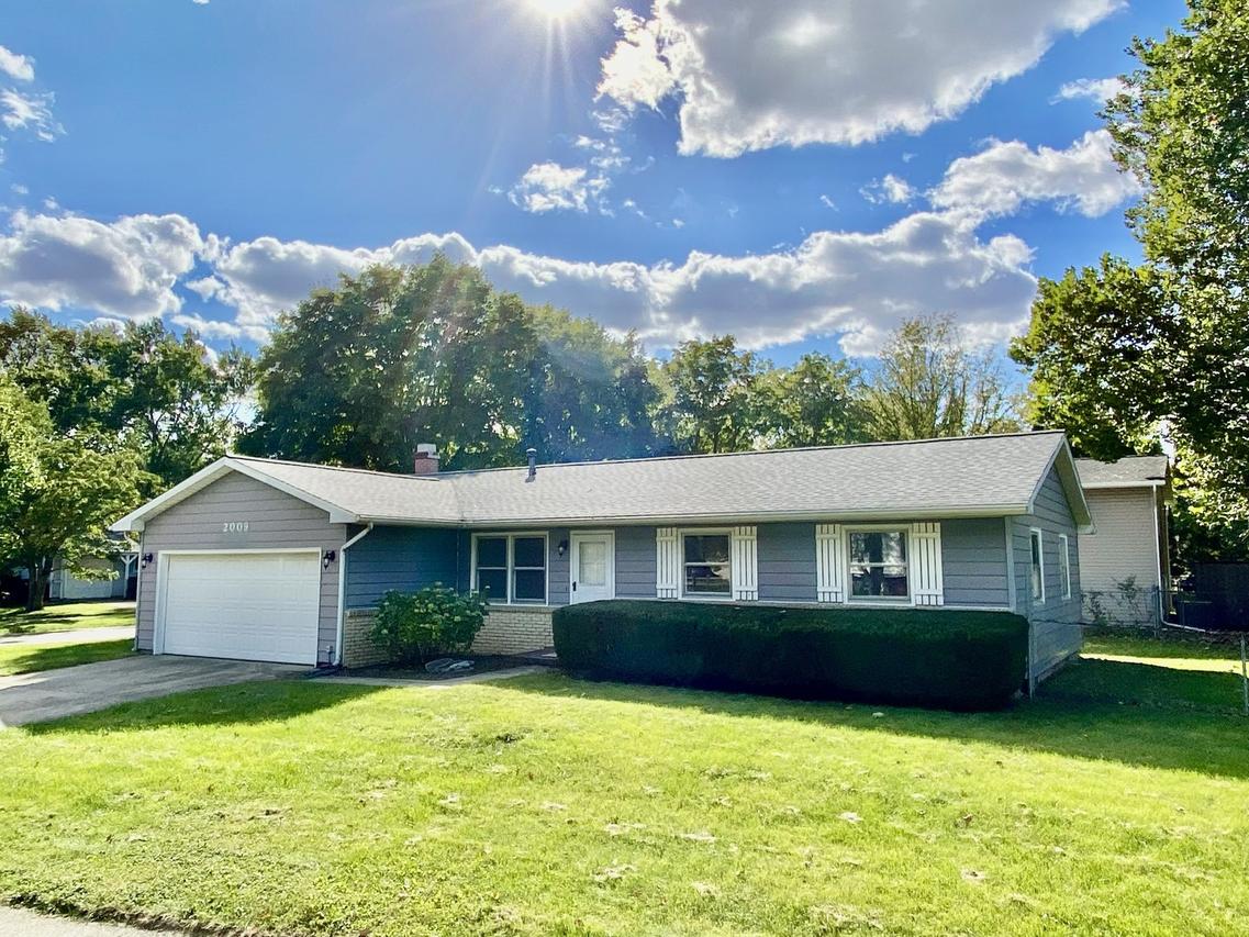 2009 Crescent Dr., Champaign, IL 61821
