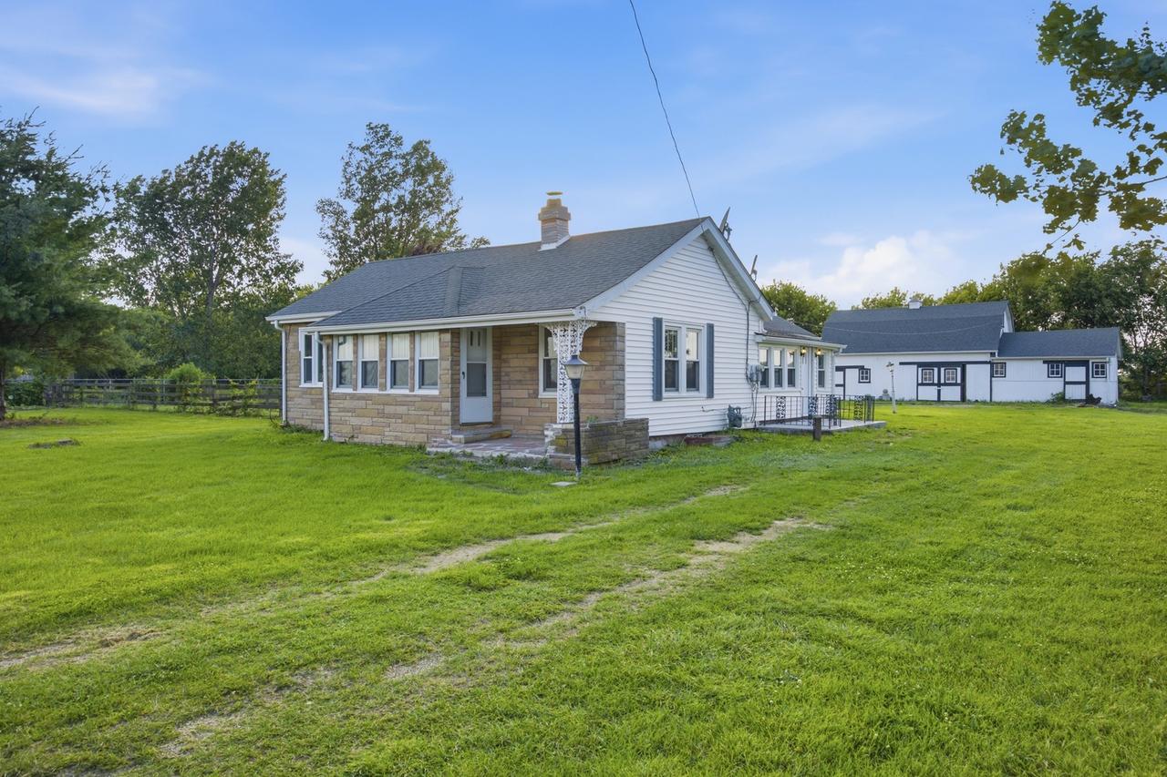 22418 Oak Grove Rd., Harvard, IL 60033