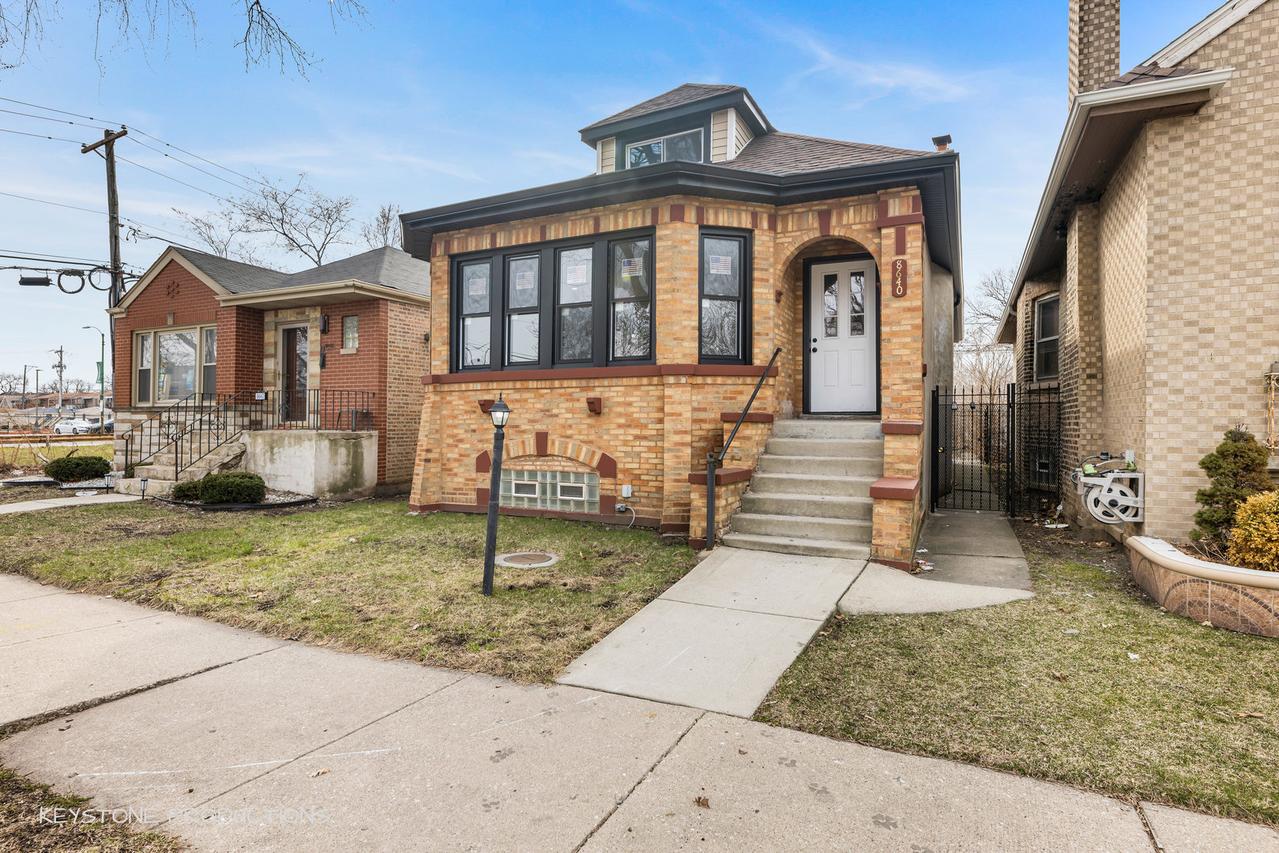 8640 S Blackstone Ave., Chicago, IL 60619