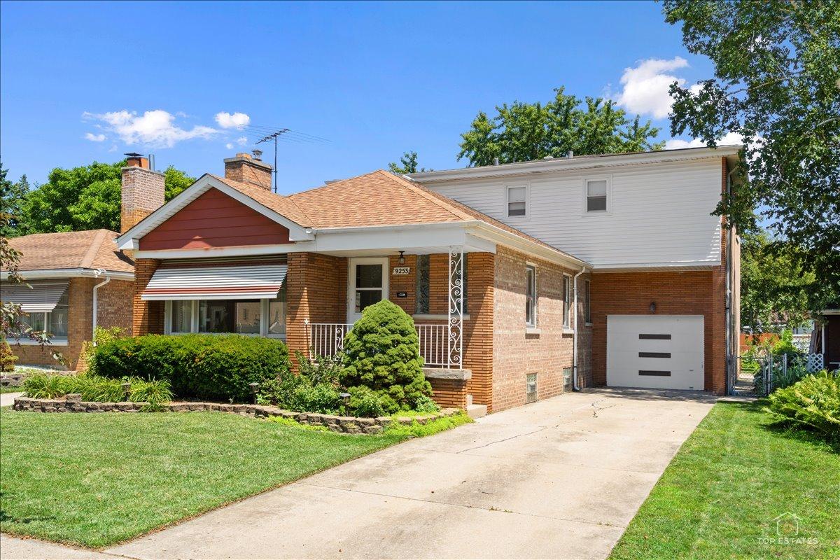 9253 S Sacramento Ave., Evergreen Park, IL 60805