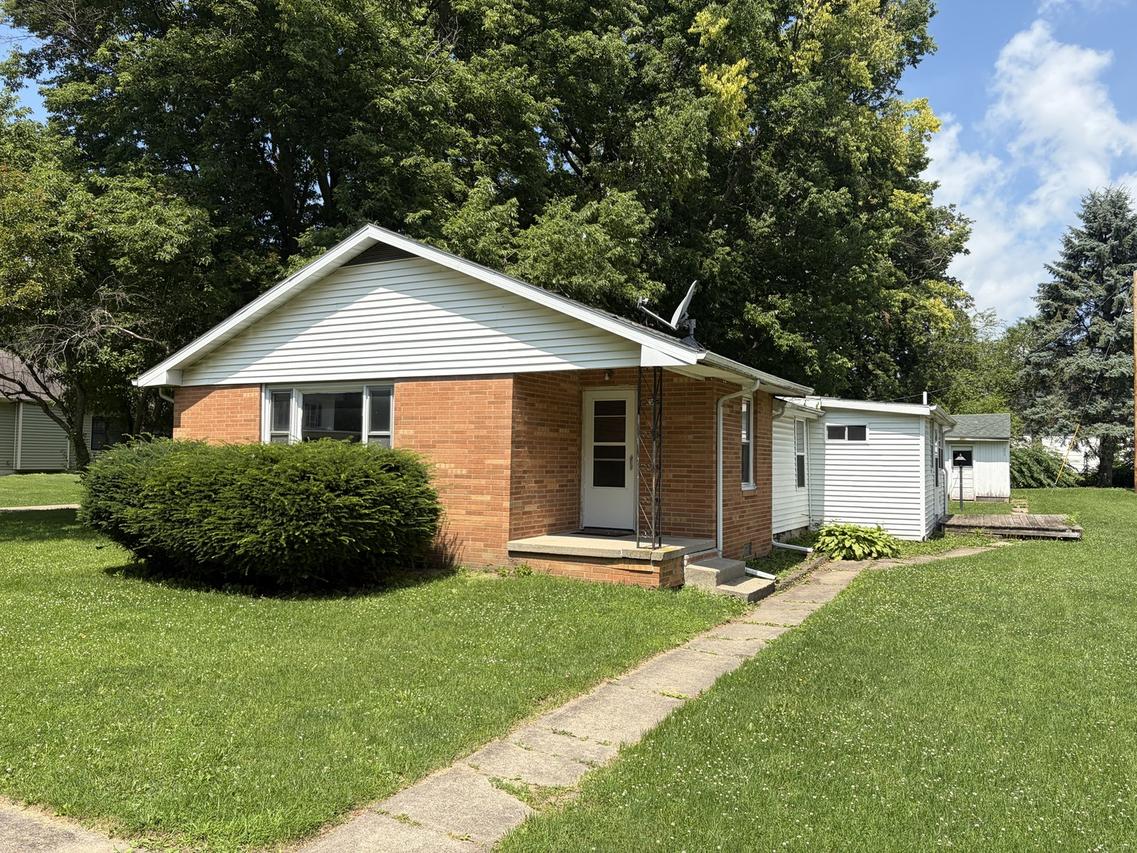 206 SW 6th St., Atlanta, IL 61723