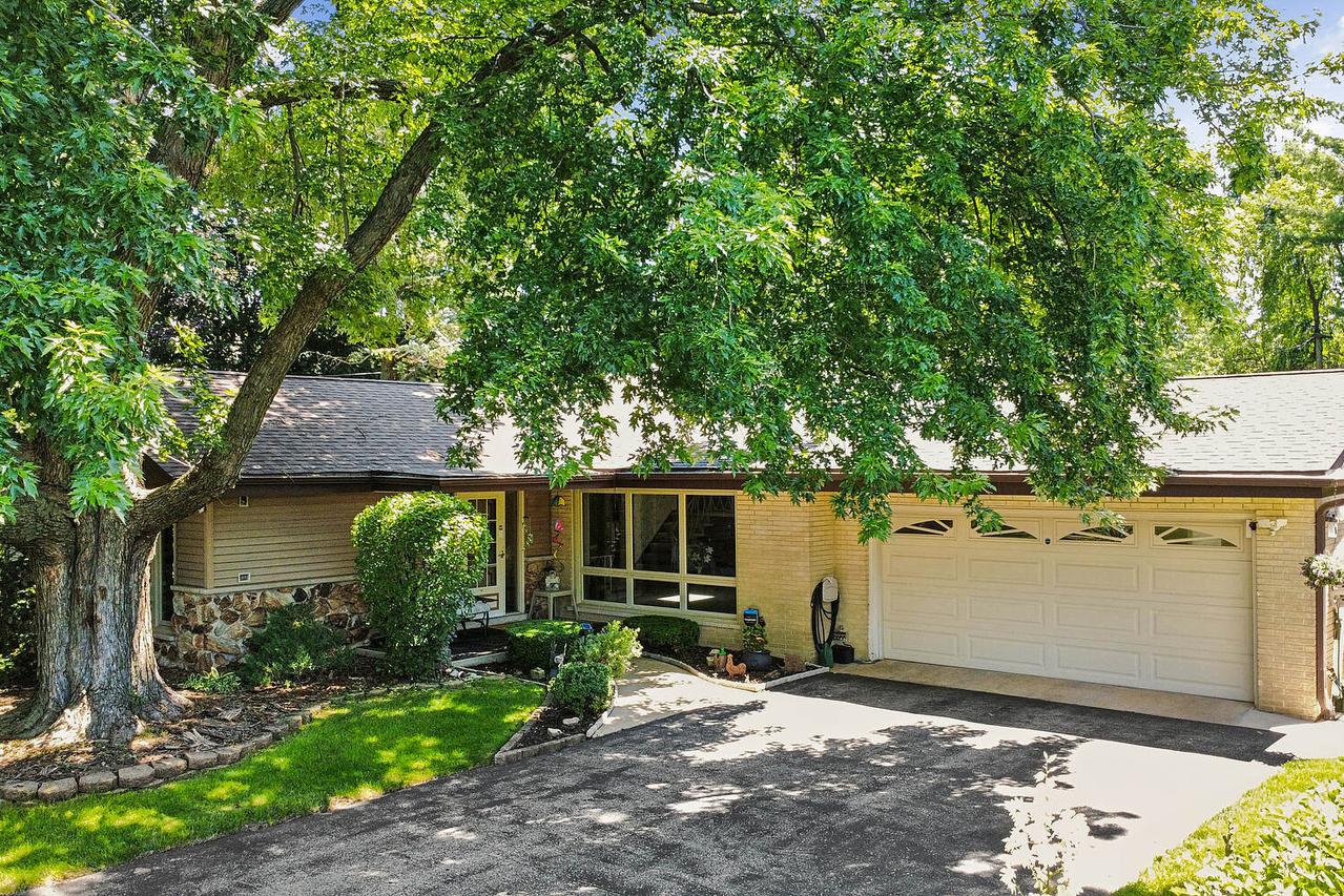 20W135 98th St., Lemont, IL 60439