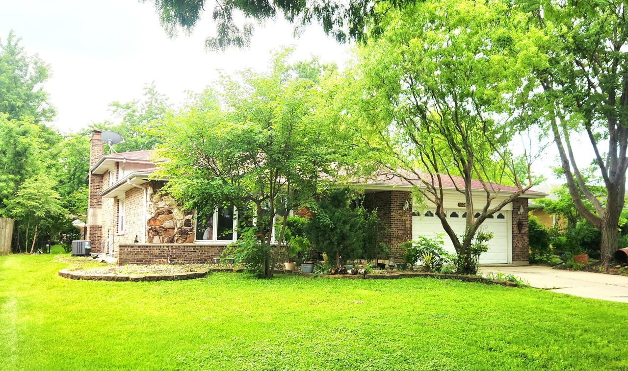 1629 Holly Ln., Darien, IL 60561