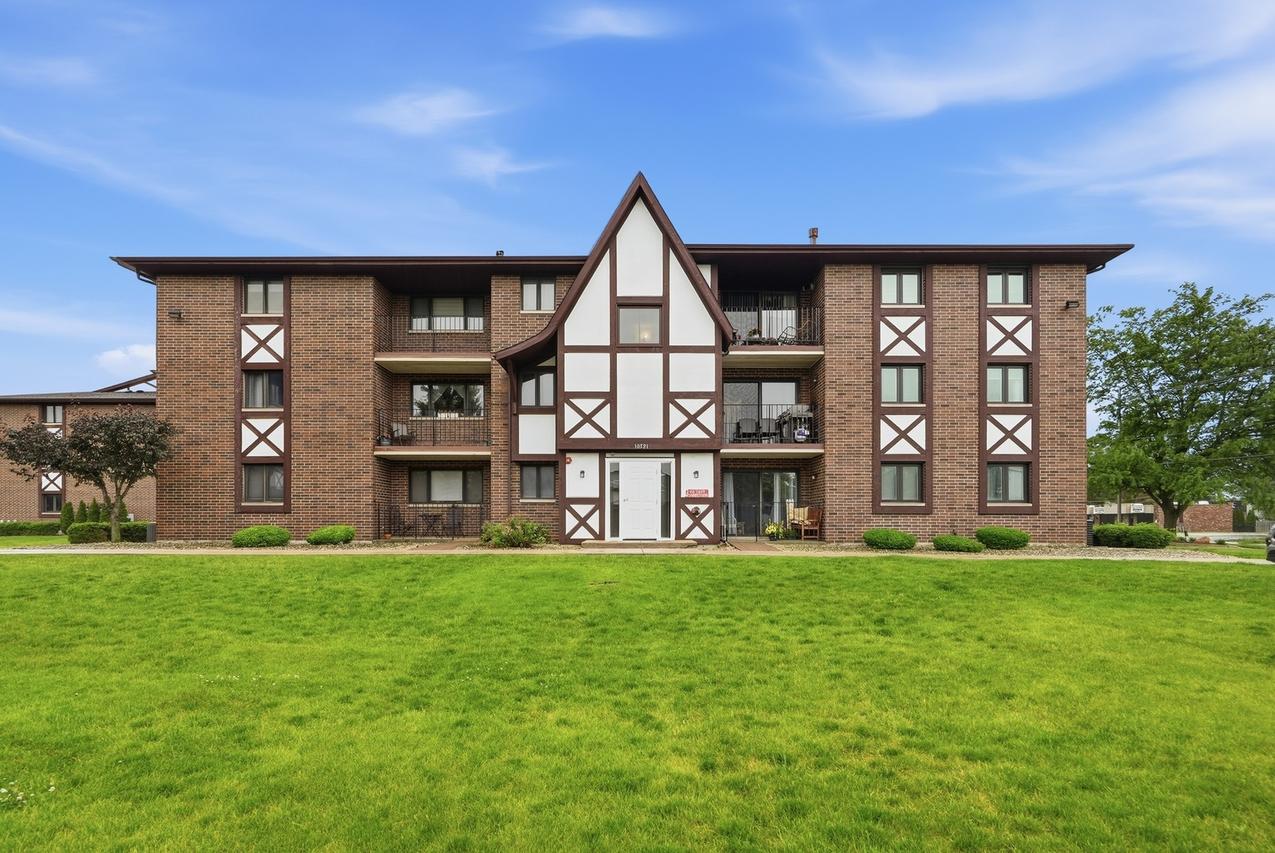 10521 S Roberts Rd. #3A, Palos Hills, IL 60465