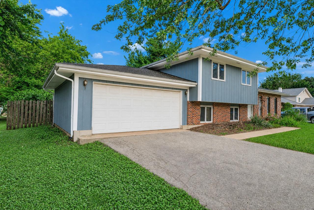 4N275 Avard Rd., West Chicago, IL 60185