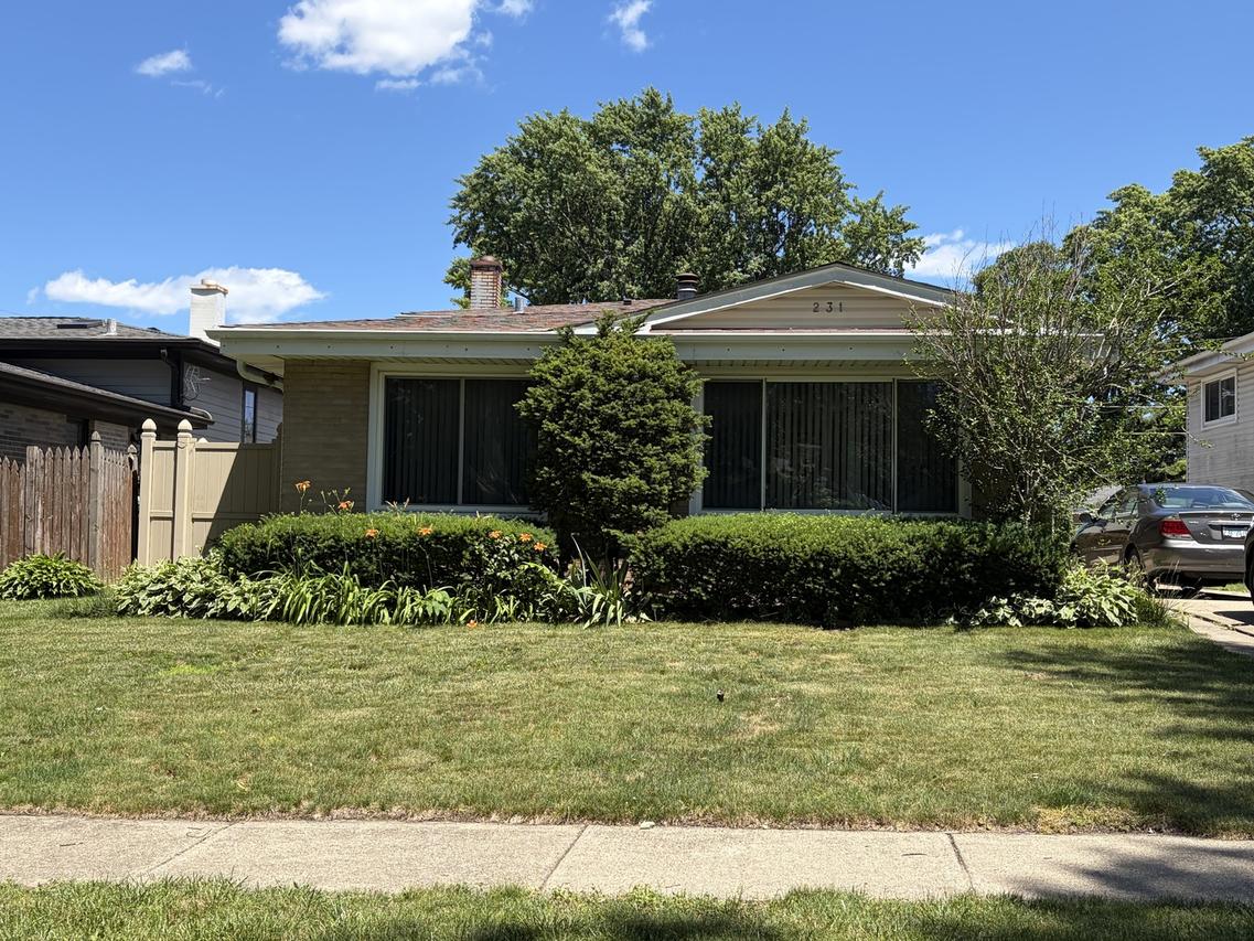 231 Lincoln Ln., Wheeling, IL 60090