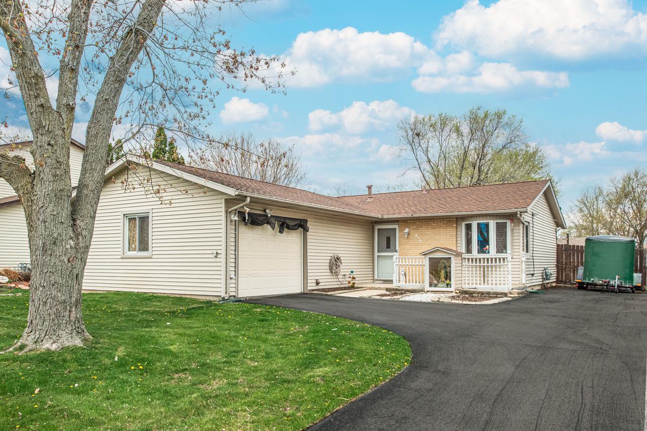 810 Oakton Ave., Romeoville, IL 60446