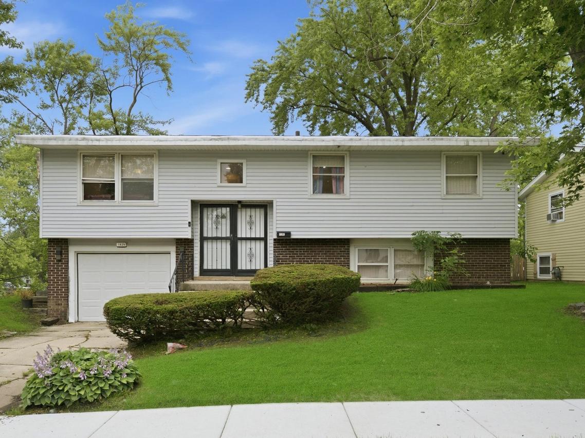 1829 217th Pl., Sauk Village, IL 60411