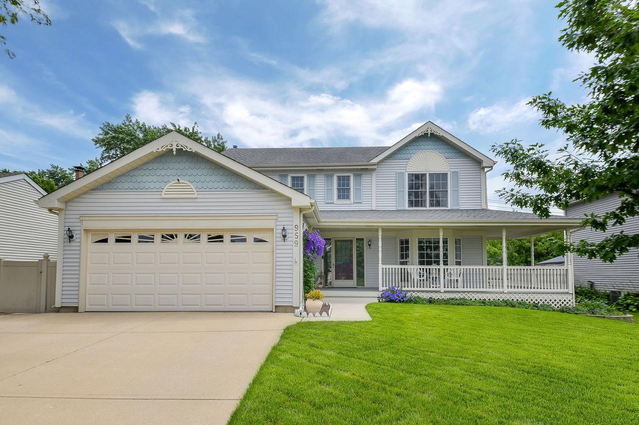 959 Hill Crest Dr., Carol Stream, IL 60188